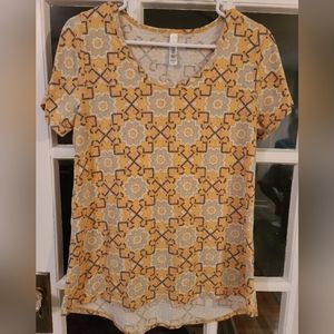 Cute LuLaRoe tee